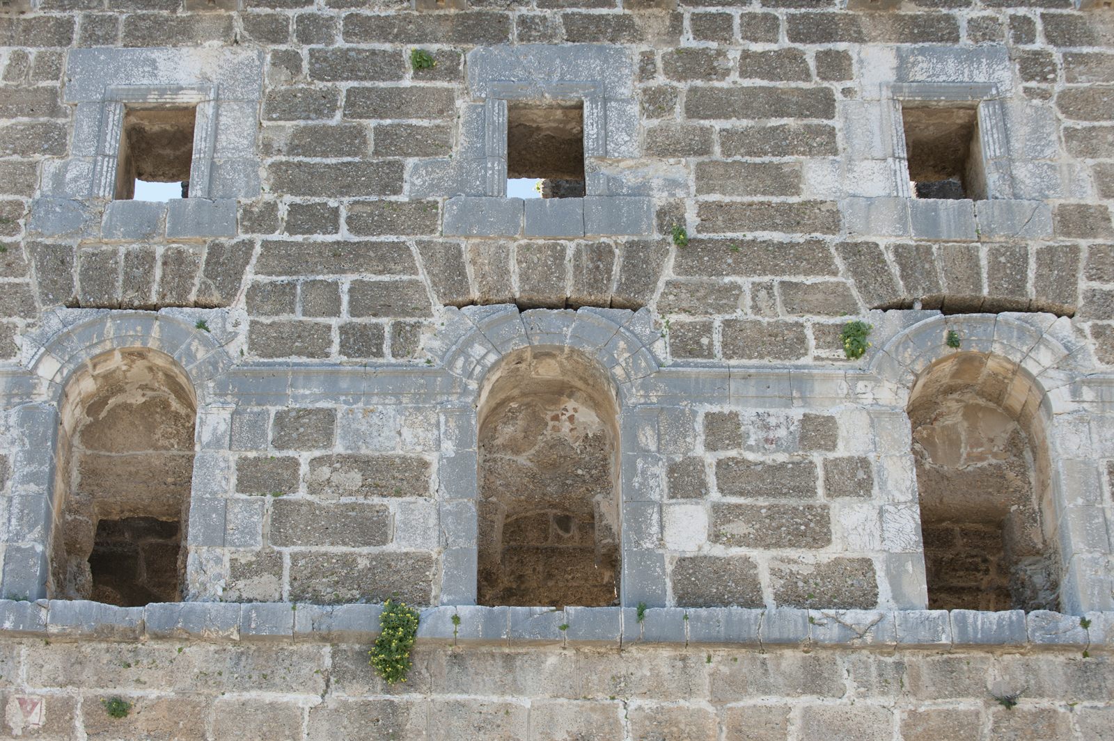 Aspendos Antik Tiyatrosu dış cephe kemer ve taş detayları – Aspendos Theatre