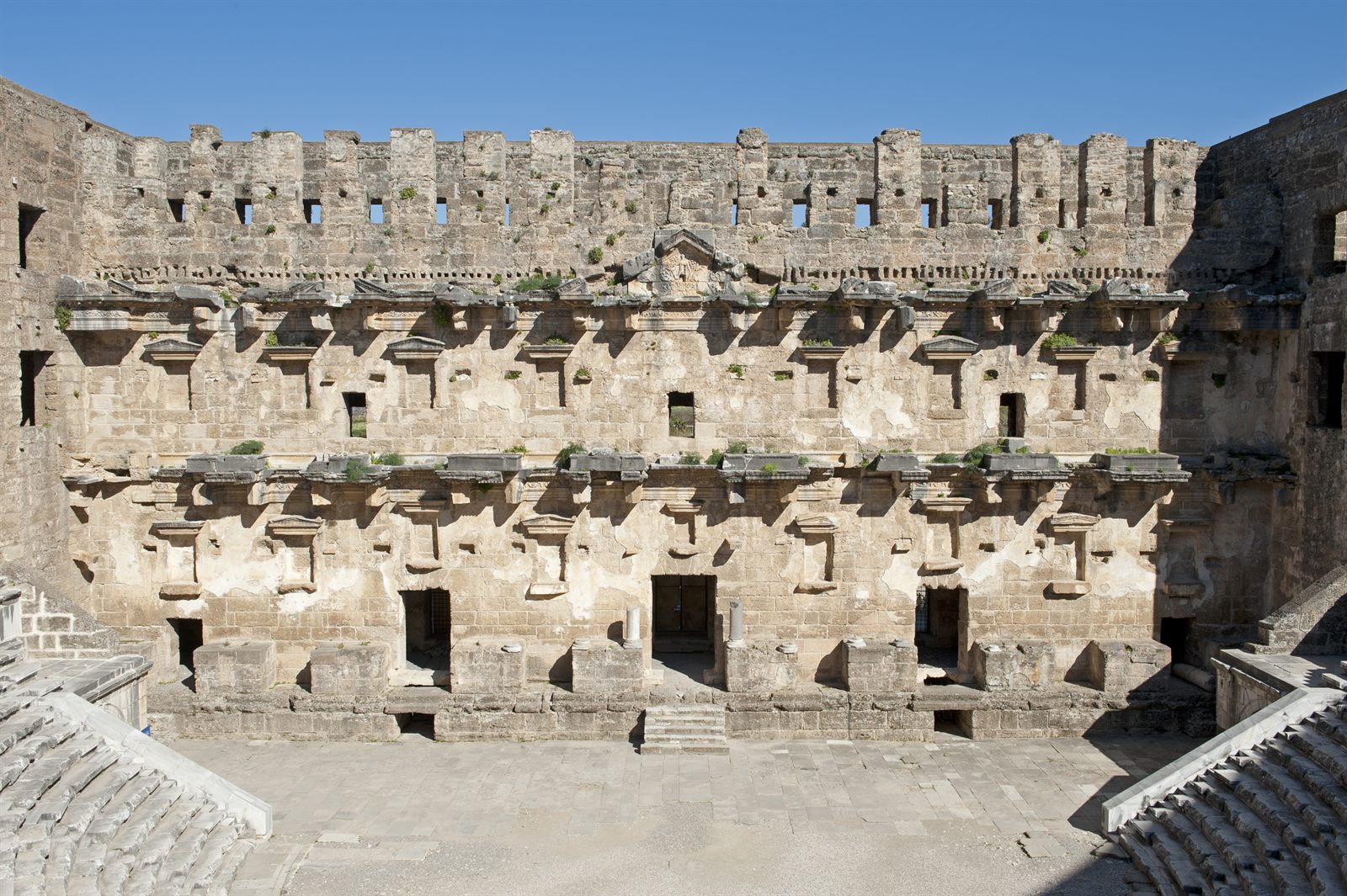 Aspendos Antik Tiyatrosu iki katlı sahne cephesi, Serik, Antalya